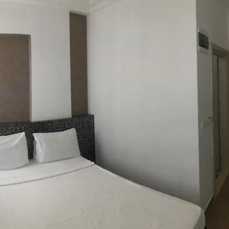 Hotel Lavin Garden