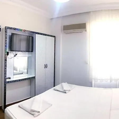 Lavin Garden Hotel 3*