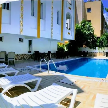 Lavin Garden Hotel 3*