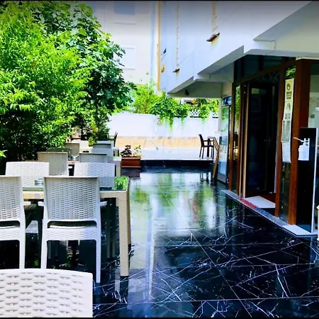 Lavin Garden Hotel 3*
