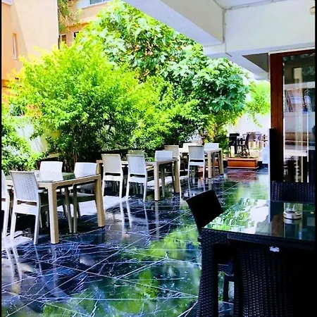 Hotel Lavin Garden 3*