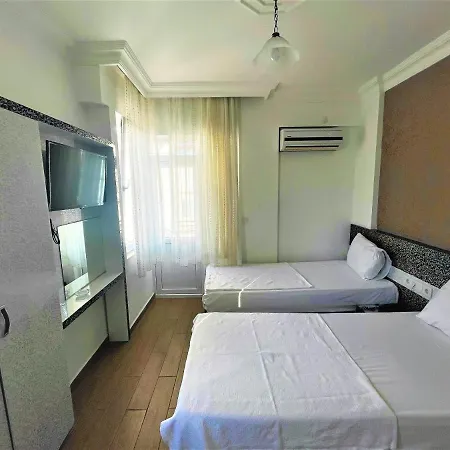 Lavin Garden Hotel 3*